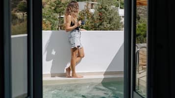 Deluxe Suite, Bay View | 1 bedroom, free WiFi