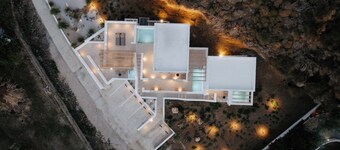 พโนส สกายรอส