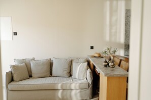 Junior Suite, Garden View | Living area - Pnoes Skyros (Skiros)