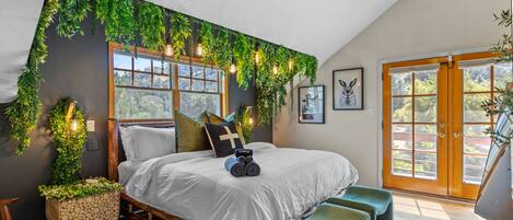 4 bedrooms, iron/ironing board, free WiFi, bed sheets