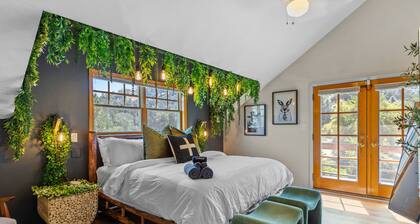 Family Cabin Retreat, Hot Tub, Game Room and More!