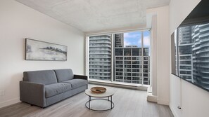 Smart TV - New Luxury Unit in Heart of MTL 906 | Metro access (Montréal)