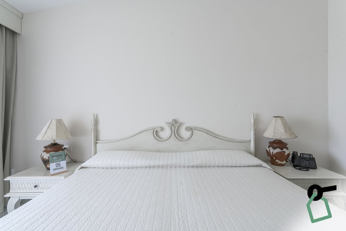 Minibar, in-room safe, desk, laptop workspace