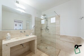 Shower, free toiletries, hair dryer, bidet - Hotiday Room Collection - Porto Cervo (Arzachena)