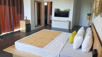 3 chambres, fer et planche à repasser, Wi-Fi, draps fournis