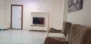 Appartamento familiare | Area soggiorno | TV LED 104 pollici con canali satellitari, docking station per iPod