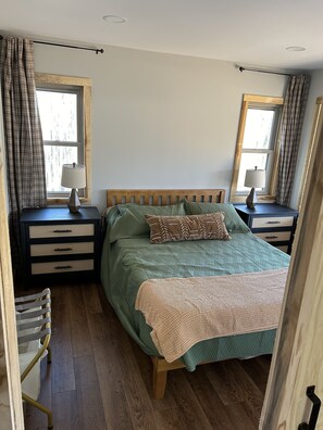 2 bedrooms, iron/ironing board, bed sheets