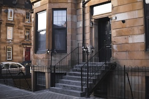 Front of property - SH Apartments - Dixon Street (Glasgow)