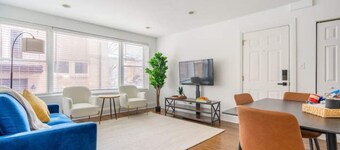 3 -bed apartment just steps to Lake Michigan