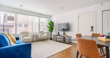 3 -bed apartment just steps to Lake Michigan