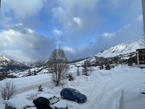 Parking - 50m from ski slopes, floor -1, view valley, tv, ski locker, 30m², Sauze - Super Sauze (Enchastrayes)