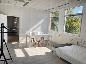 3 habitaciones, escritorio, wifi y ropa de cama 