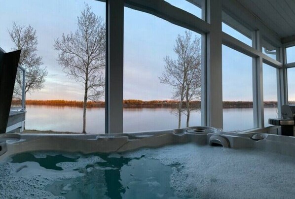 Spa - Saving Grace Waterfront Retreat
(Lower Newcastle)