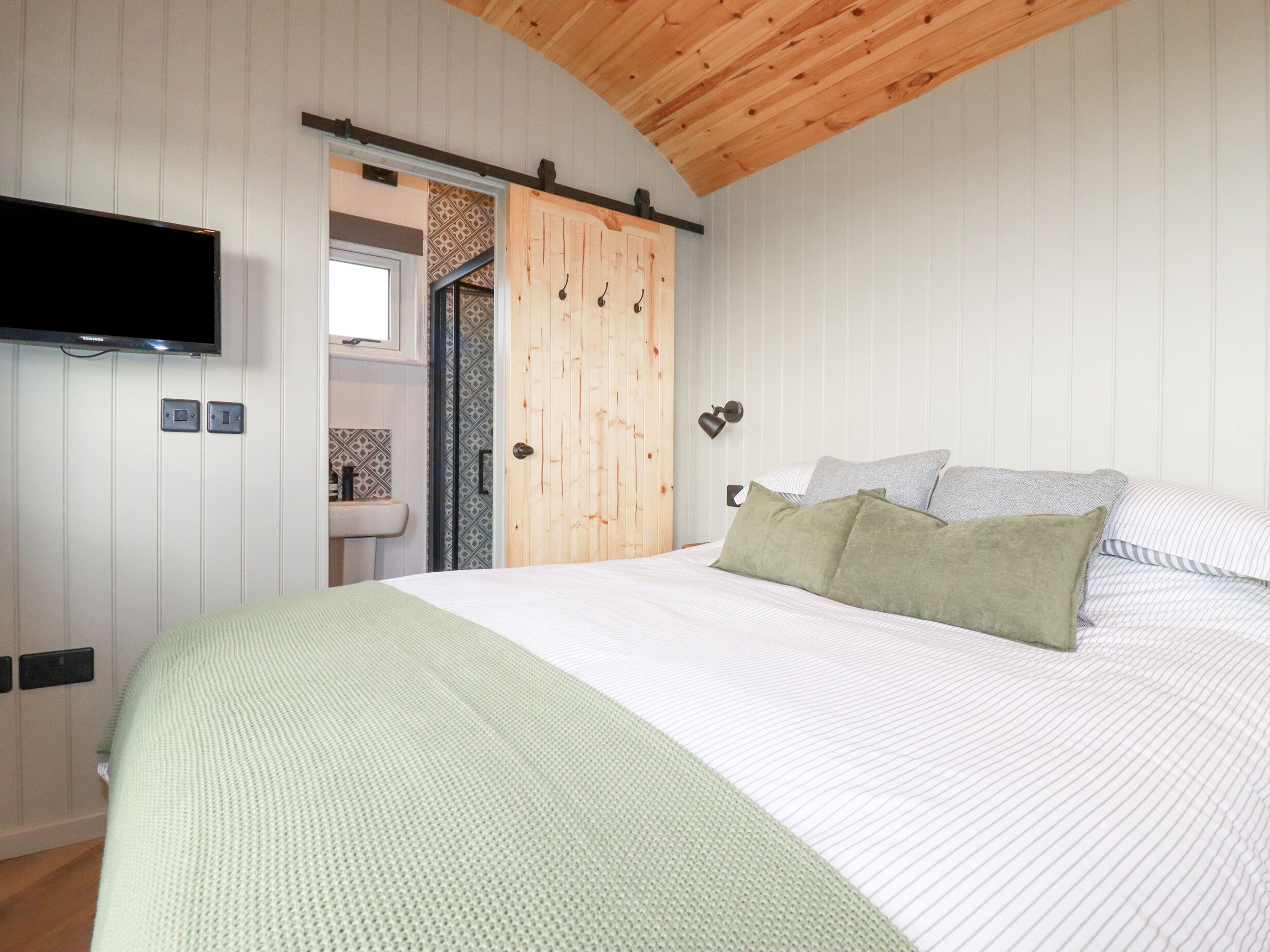 1 bedroom, individually decorated, individually furnished, free WiFi