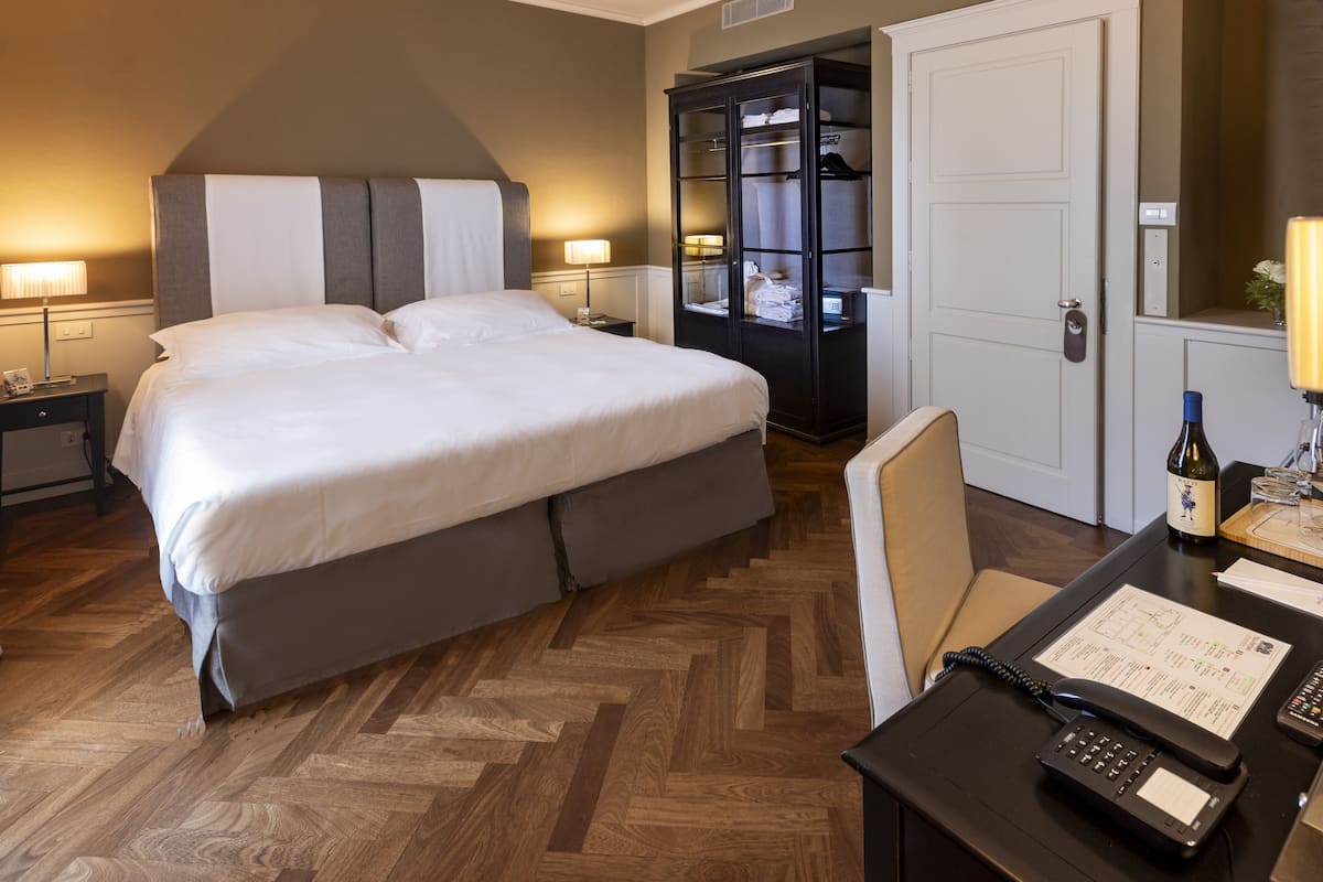 Bureau, chambres insonorisées, Wi-Fi gratuit, draps fournis