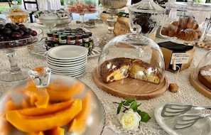 Free daily continental breakfast  - Villa Pattono Wine Country Resort (Costigliole d'Asti)