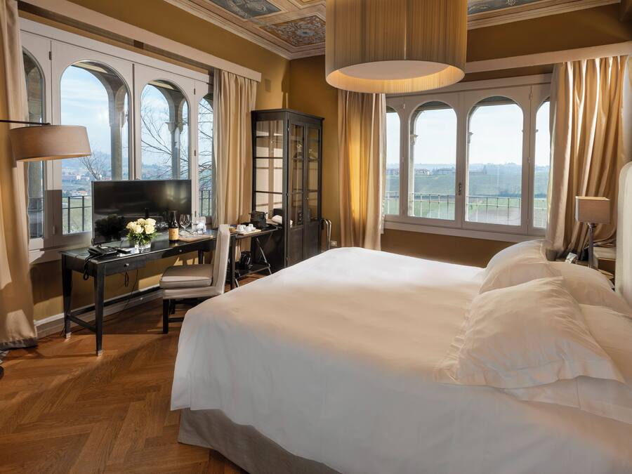 Panoramic Suite | Desk, soundproofing, free WiFi, bed sheets
