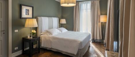 Suite | Desk, soundproofing, free WiFi, bed sheets