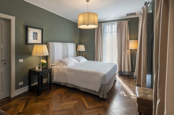 Suite | Desk, soundproofing, free WiFi, bed sheets - Villa Pattono Wine Country Resort (Costigliole d'Asti)