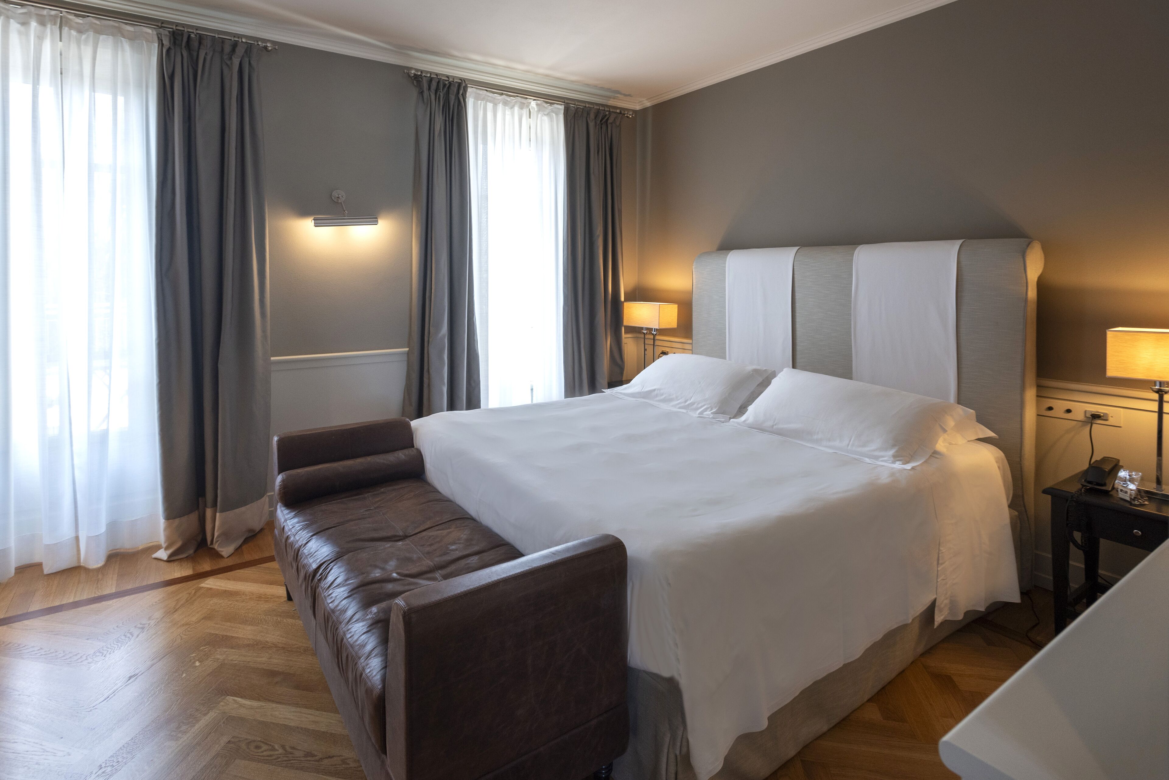 مكتب وتجهيزات عازلة للصوت وواي فاي مجانًا وملاءات أسرّة