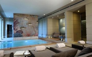 Sauna seca, banheira de hidromassagem, sauna a vapor