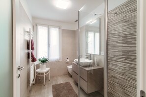 Apartment | Bathroom