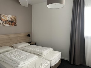 2 عدّة غرف نوم وواي فاي وملاءات أسرّة