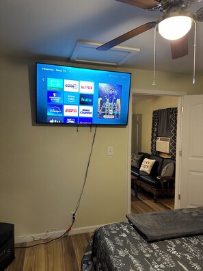 1 bedroom, desk, iron/ironing board, WiFi