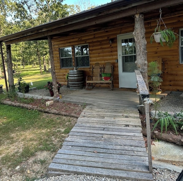 Terrace/patio - Cozy Country Cabin By Ft Wood & 1 mile Shrine club (Laquey)