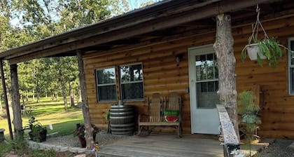 Cozy Country Cabin By Ft Wood & 1 mile Shrine club