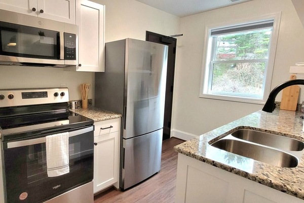 Full kitchen with all the equipment needed to cook a simple meal!