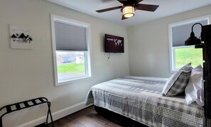 2 slaapkamers, een bureau, een strijkplank/strijkijzer, gratis wifi