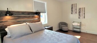 The Traveler on Main - Suite #8 - Across the Street from Back of the Dragon!