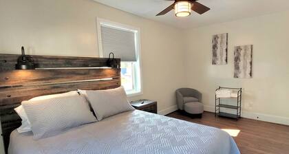 The Traveler on Main - Suite #8 - Across the Street from Back of the Dragon!