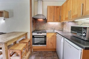 Frigorifero, microonde, forno, lavastoviglie