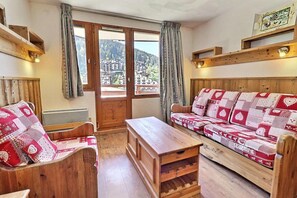 Living area - 150m from resort center, 6th floor, balcony, ski locker, 25m², La Tania (Courchevel)