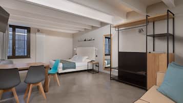 1 habitaciĂłn, caja de seguridad en la habitaciĂłn y escritorio