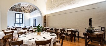 Bonacolsi Collection , Mantegna Hotels