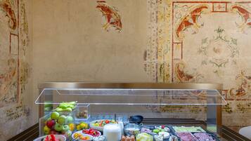 Kontinental morgenmad hver dag (18 EUR pr. person)