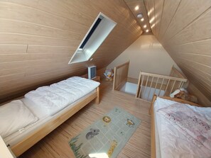 3 chambres, bureau, fer et planche à repasser, lit parapluie