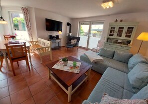 Smart-tv, pejs, dvd-afspiller, stereoanlæg