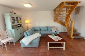 Téléviseur connecté, foyer, lecteur de DVD, chaîne audio