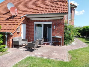 Outdoor dining - Gemütliches Ferienhaus für bis zu 6 Personen in Ruhiger Lage von Greetsiel (Krummhörn)