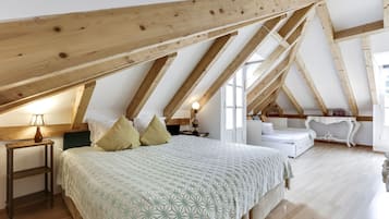 Basic Room, 1 King Bed with Sofa bed | 1 bedroom, free WiFi, bed sheets