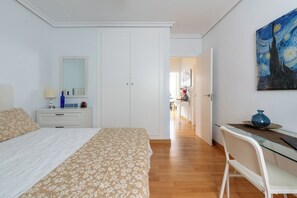 2 bedrooms, desk, iron/ironing board, travel crib - Jesús Gran Poder A. 2 bedrooms (Sevilla)