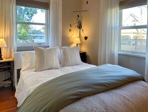 2 bedrooms, iron/ironing board, WiFi, bed sheets