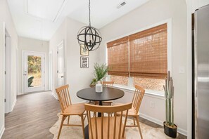 Dining - Cozy & Modern 3BR Belmont Stay! — *Pet friendly* (Belmont)