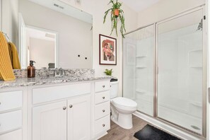 Hair dryer, towels - Cozy & Modern 3BR Belmont Stay! — *Pet friendly* (Belmont)