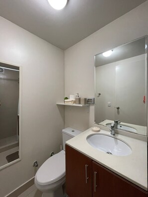 Shower, hair dryer, bidet, towels - Lindo Apartamento Panorámico San Miguel Lima Perú (Lima)