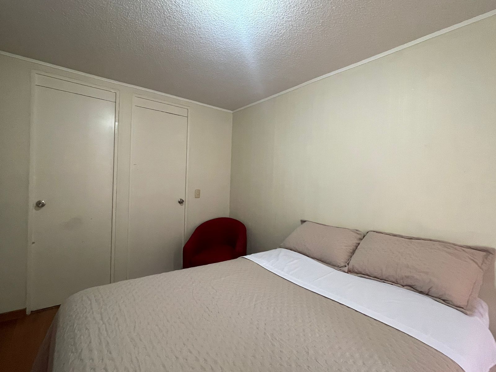 3 chambres, fer et planche à repasser, Wi-Fi, draps fournis